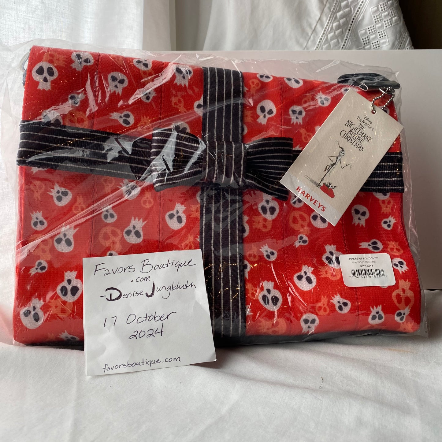 Harveys - Present Foldover Crossbody / Making Christmas
- New