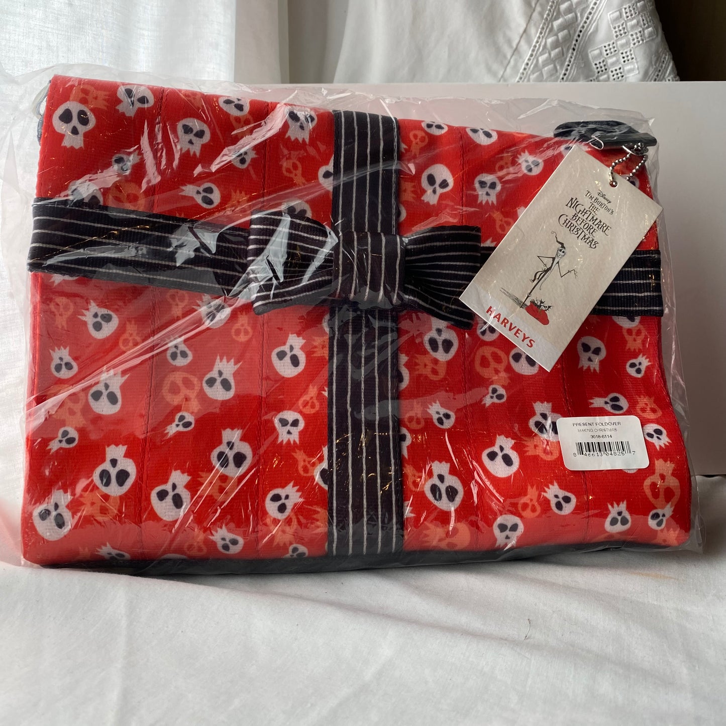 Harveys - Present Foldover Crossbody / Making Christmas
- New