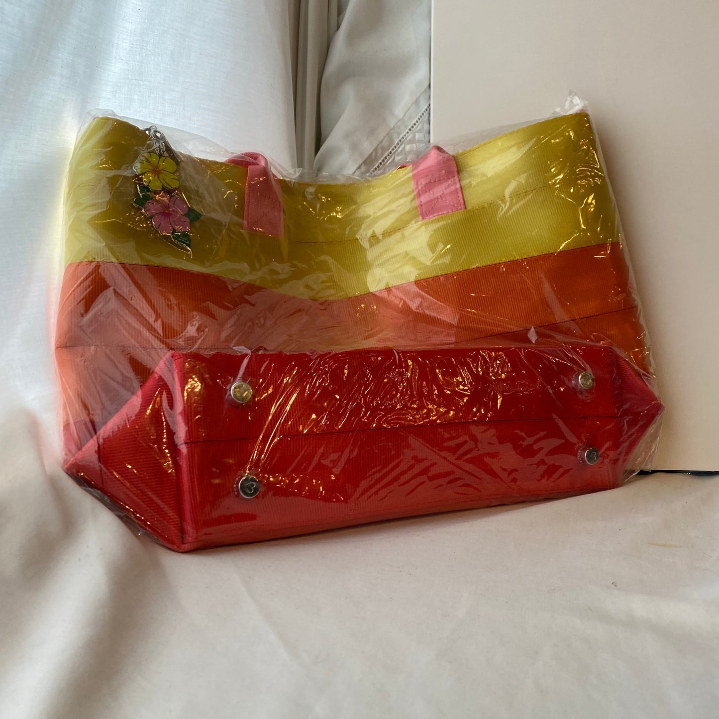 Harveys - Medium Streamline Tote / Aloha - New